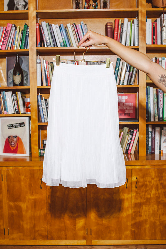 PORTER White Pleated Ribbon Waisted Flowy Midi Skirt
